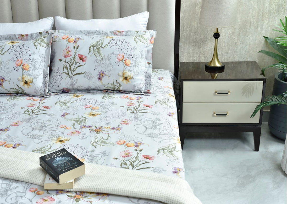 Floral print bed sheet set, light blue and white with textured check fold