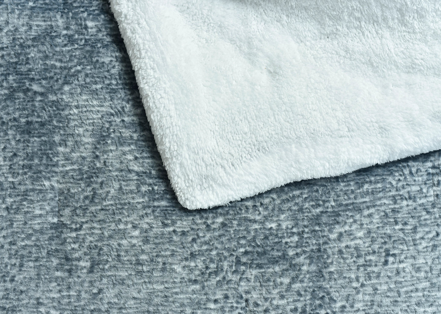 3 PCS FLANNEL COMFORTER SET LIGHT GREY