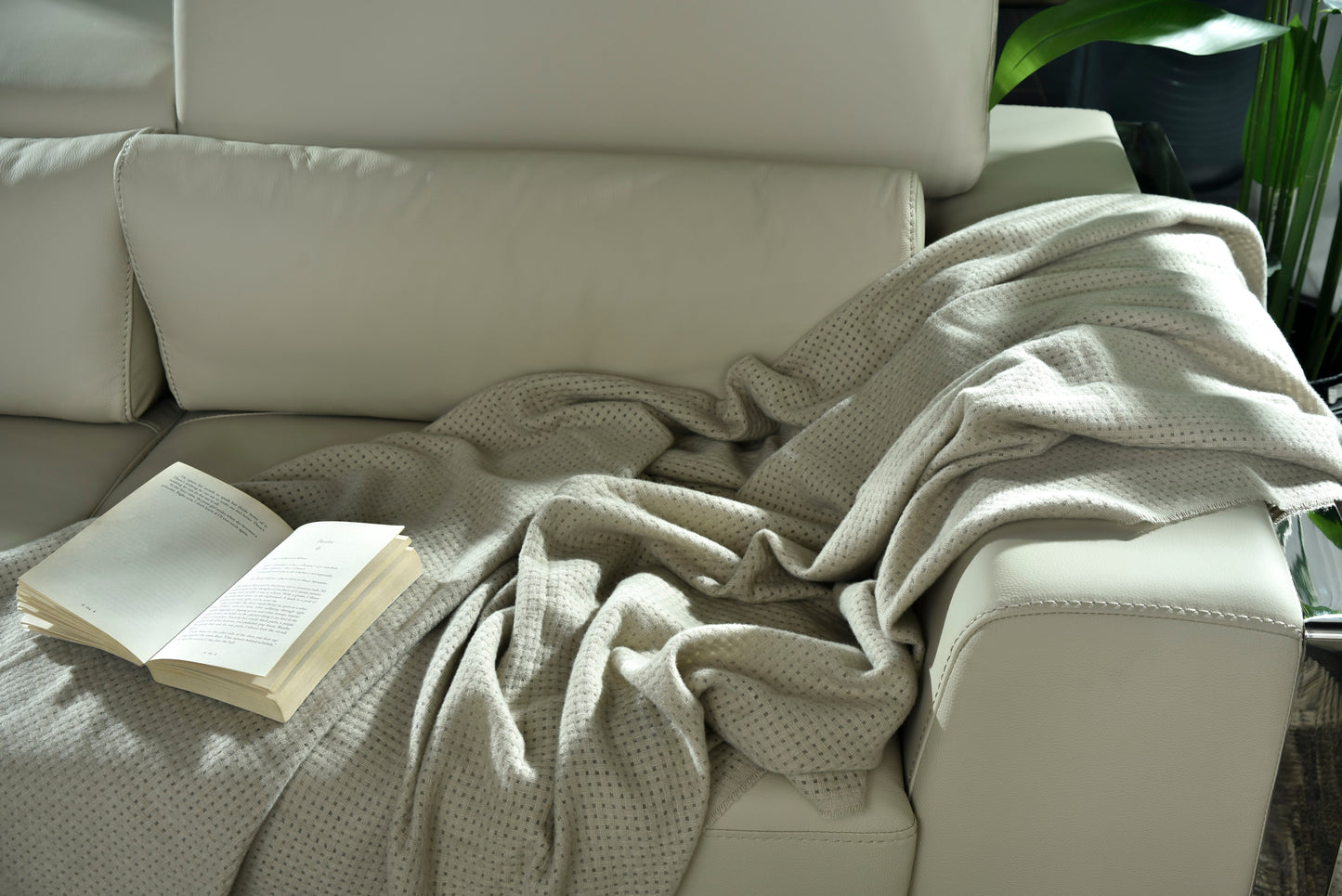 LIGHT BROWN KNITTED THROW-25 - S-QS141