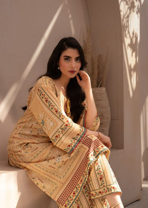 Women's printed two-piece suit with round-neck tunic and matching pants, long sleeves