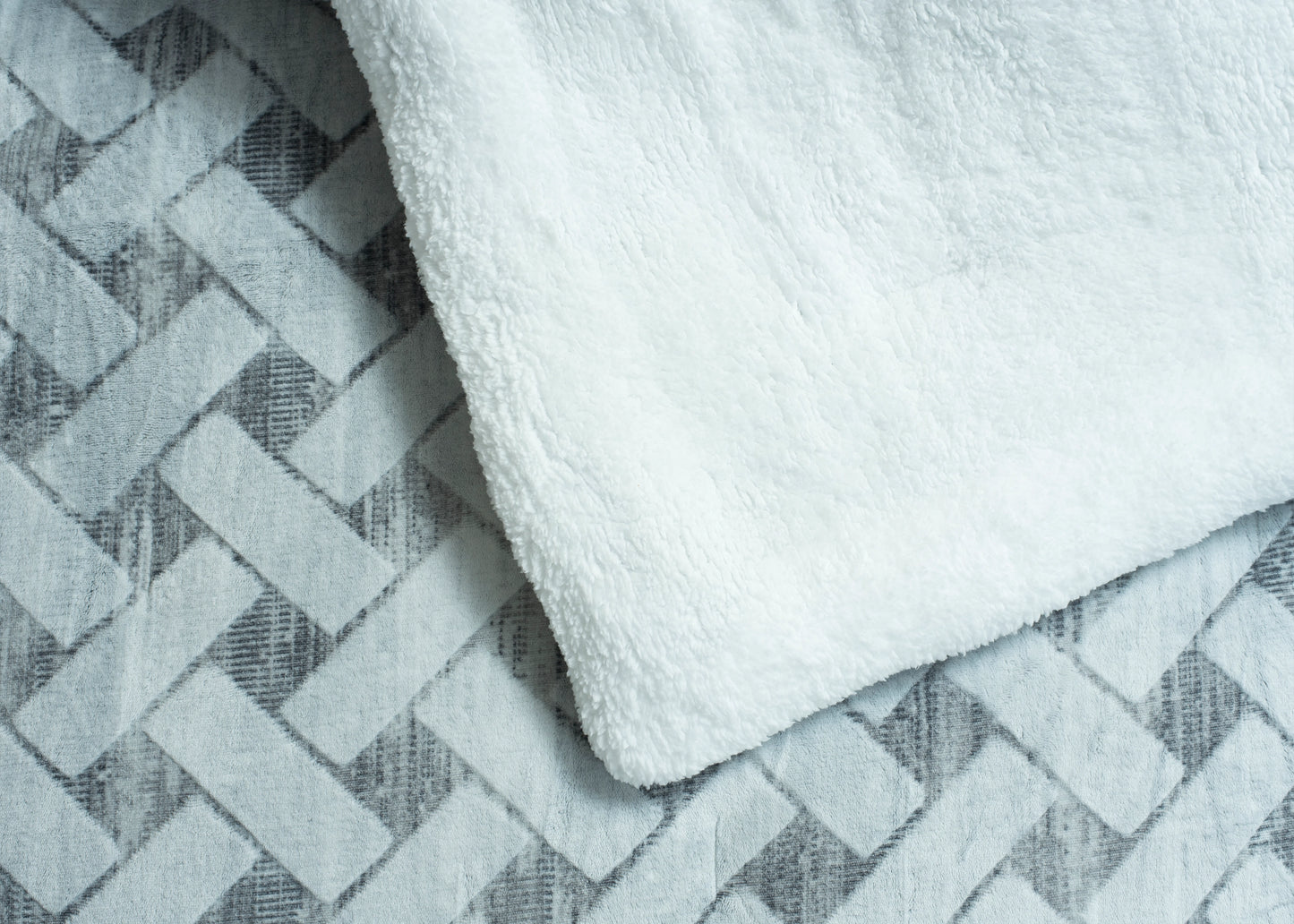 3 PCS CARVING FLANNEL COMFORTER-26 SET LIGHT TAN