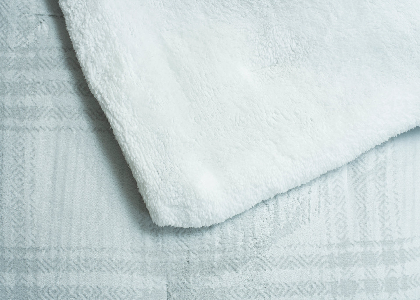 3 PCS CARVING FLANNEL COMFORTER-26 SET GREY