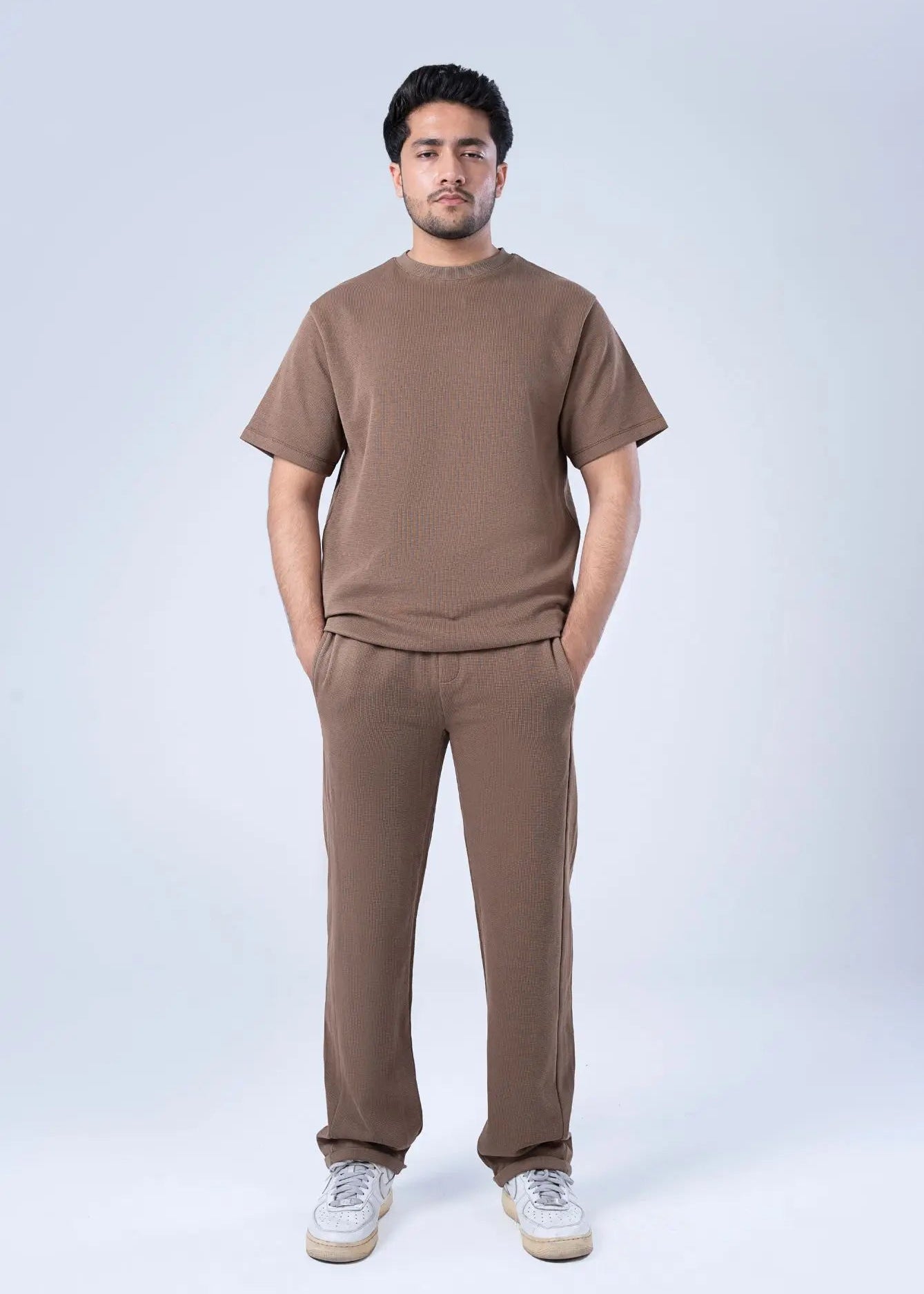 Men's brown textured knit crew-neck T-shirt, short sleeves