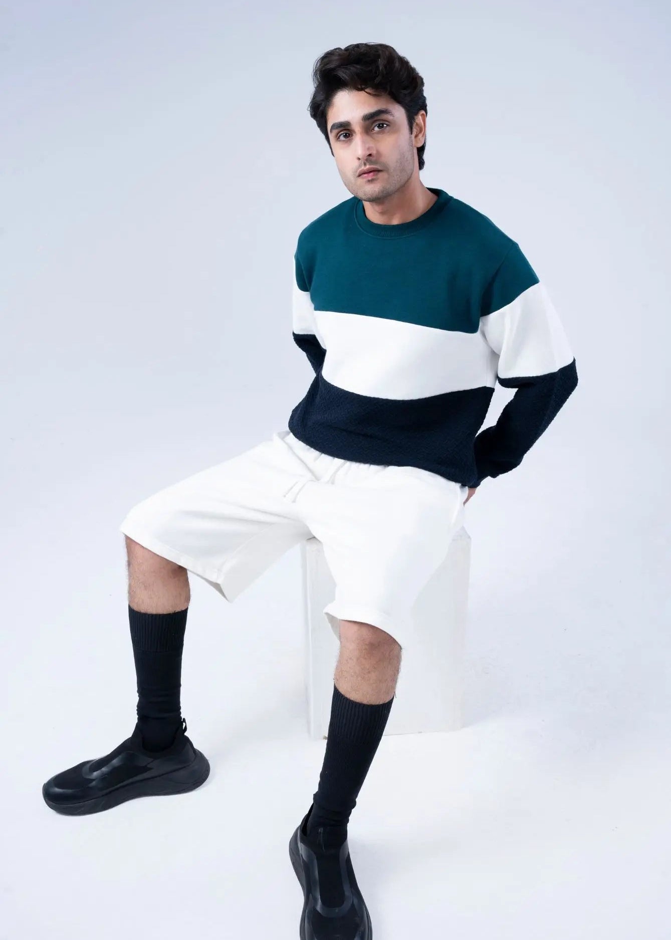 KNITTED CASUAL SHORT STONE - GTS-B4325