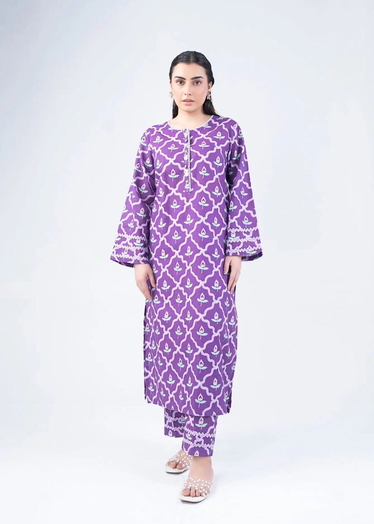 Women’s purple printed 2-piece winter suit with lace-trim kurta and matching pants