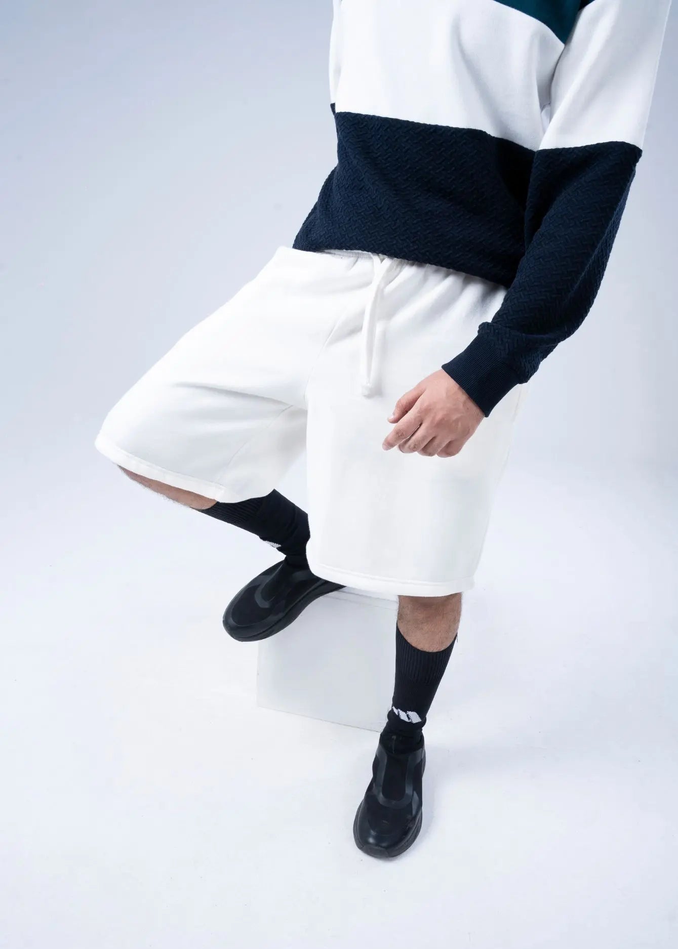 KNITTED CASUAL SHORT STONE - GTS-B4325