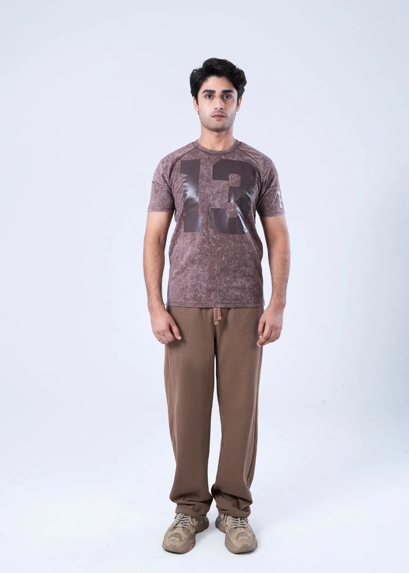 Men's cotton jersey t-shirt in brown with front graphic print, crew neck, short sleeves.