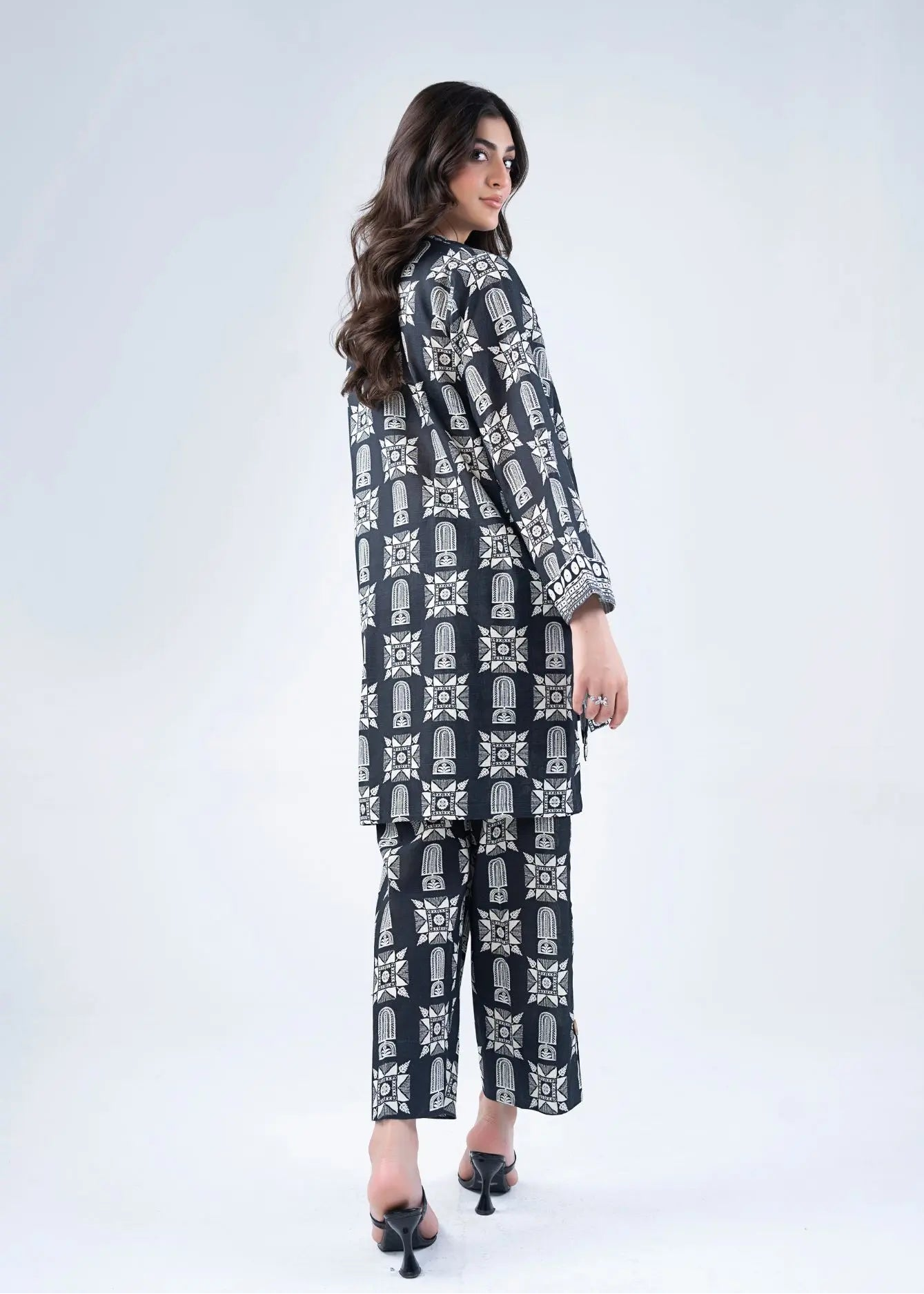 Women’s winter printed co-ord set: long tunic and wide-leg pants, black with white geometric print