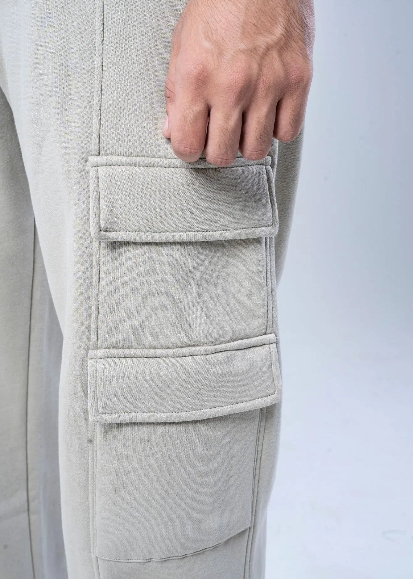 Men's stone terry pull-on trousers with side cargo pocket and flap