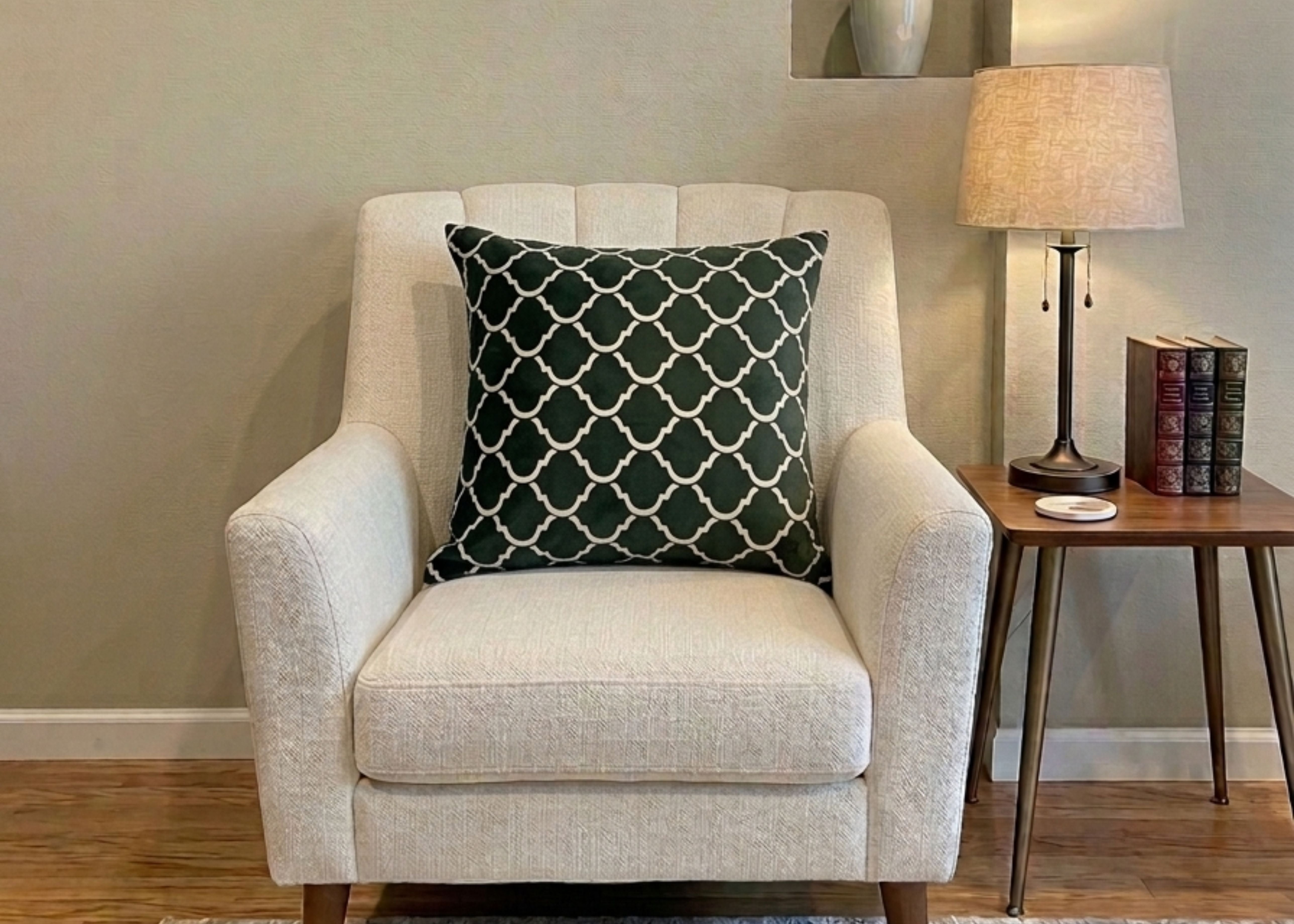 Filled Cushion 18x18" Glow| ChenOne Home