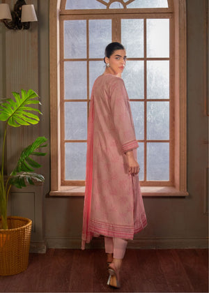 Women's pink long kurta with V-neck and patterned fabric, three-quarter sleeves