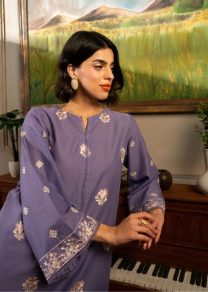 Women's purple embroidered tunic with floral motifs, split neckline, wide sleeves