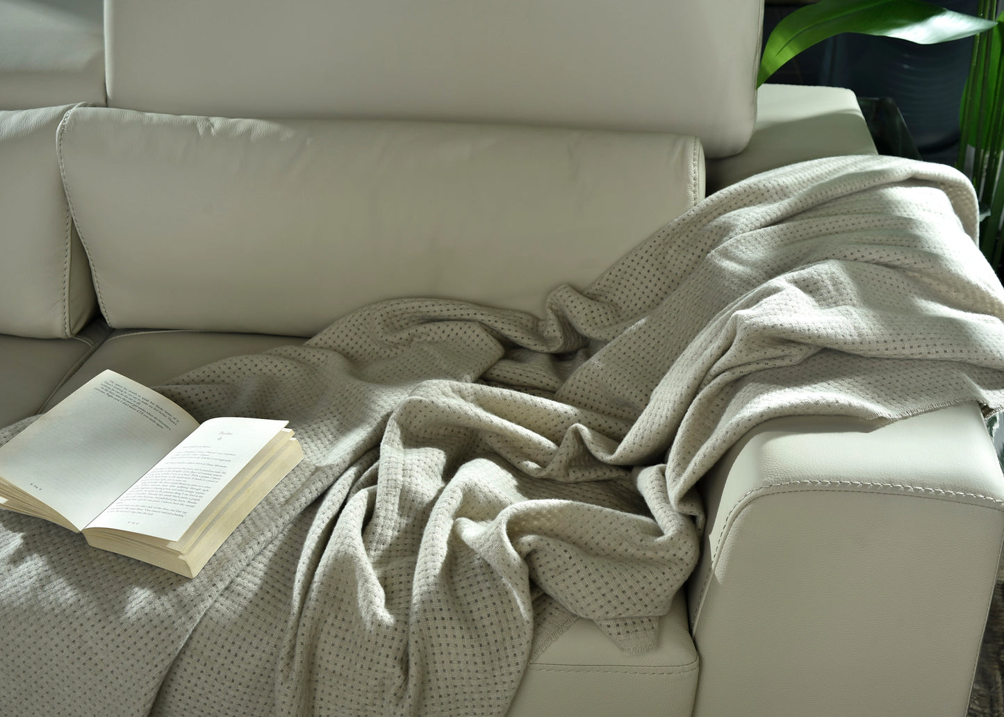 LIGHT BROWN KNITTED THROW-25 - S-QS141