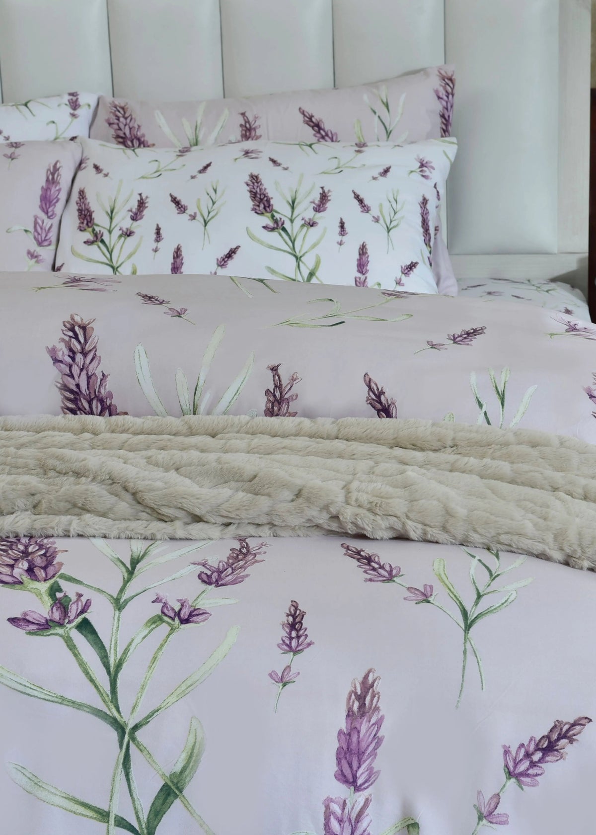 Lilac and green lavender sprig quilt cover with stitched quilt edge detail