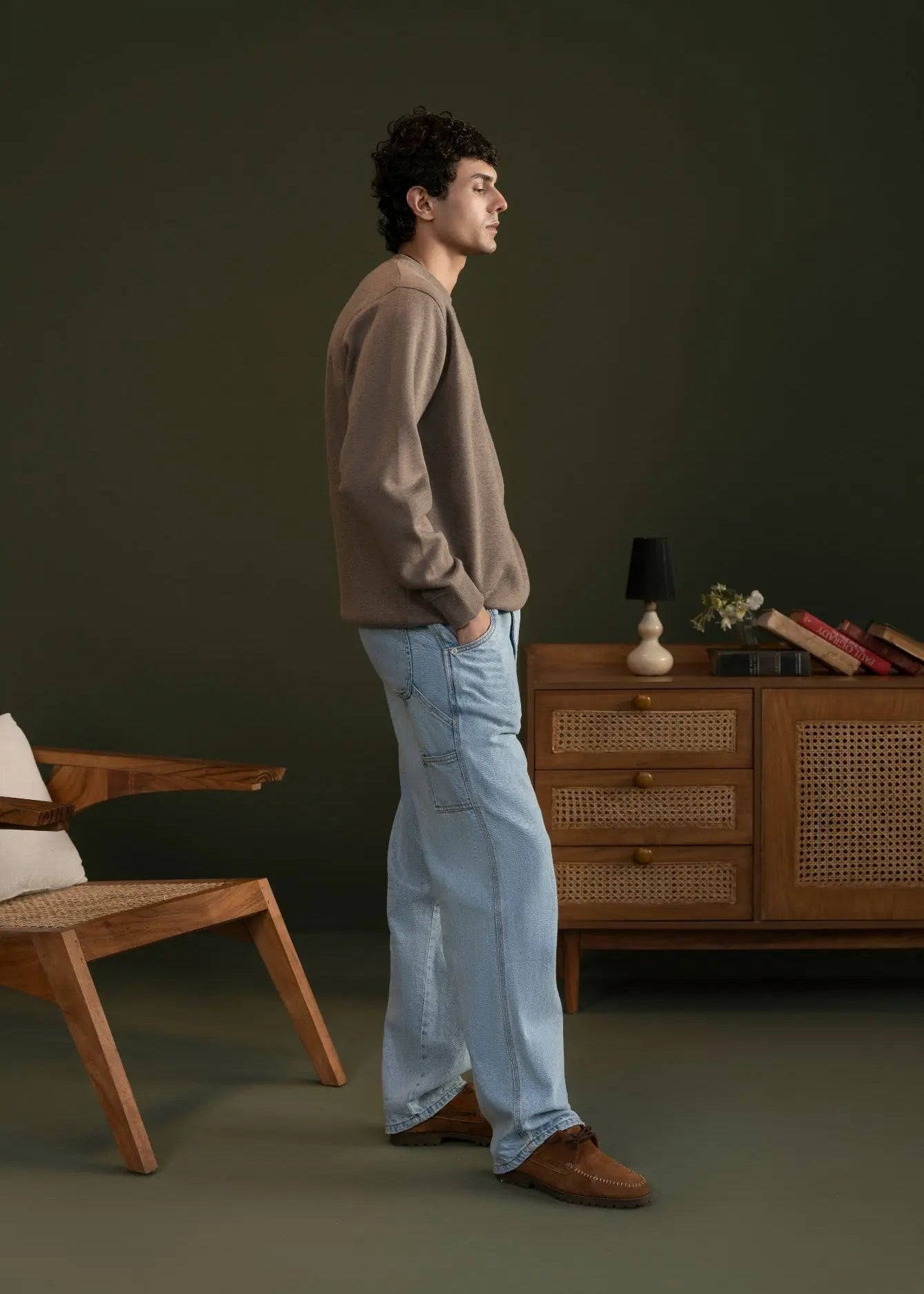Men's brown terry sweatshirt with crewneck, long sleeves, ribbed cuffs