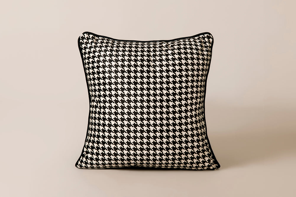HOUNDSTOOTH FILLED CUSHION-23S