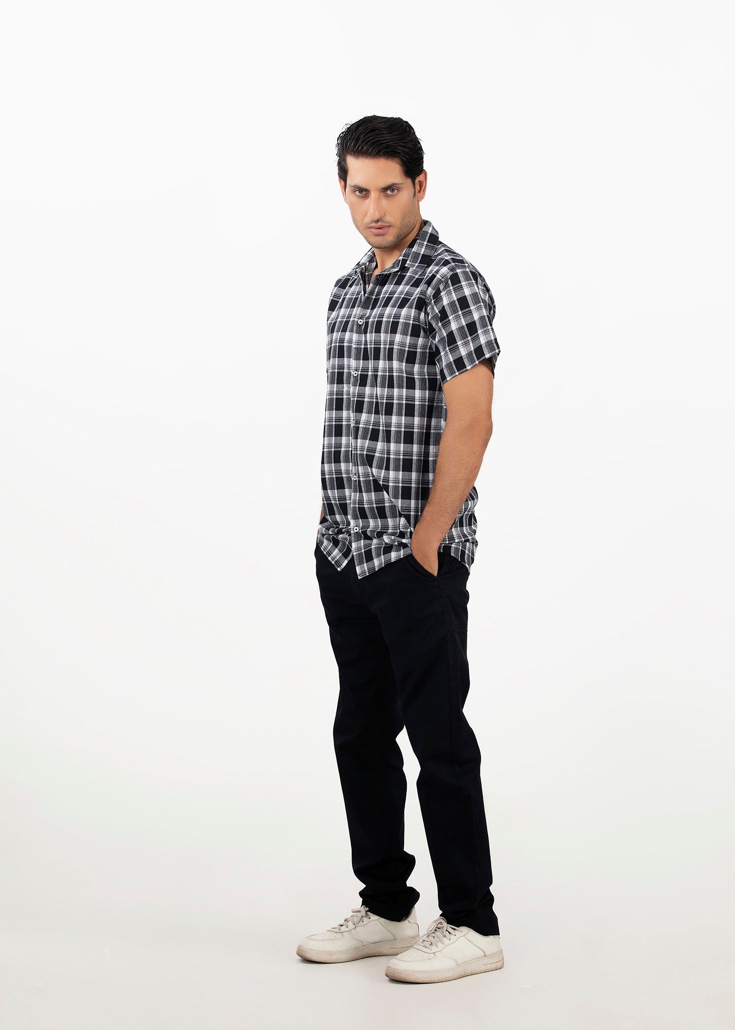 Men's black-and-white check short-sleeve button-up shirt, side view, cotton