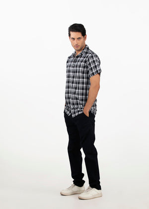 Men's black-and-white check short-sleeve button-up shirt, side view, cotton