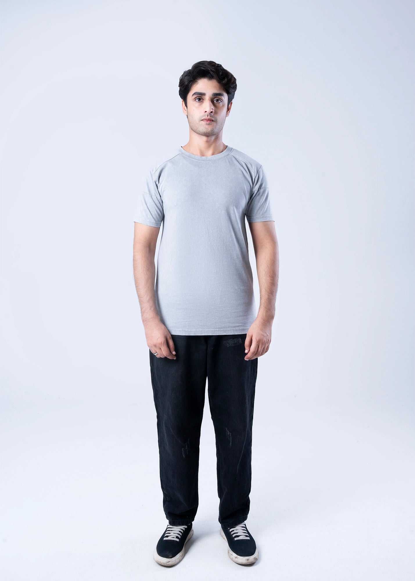 Men's light grey crew-neck t-shirt with short sleeves and straight hem