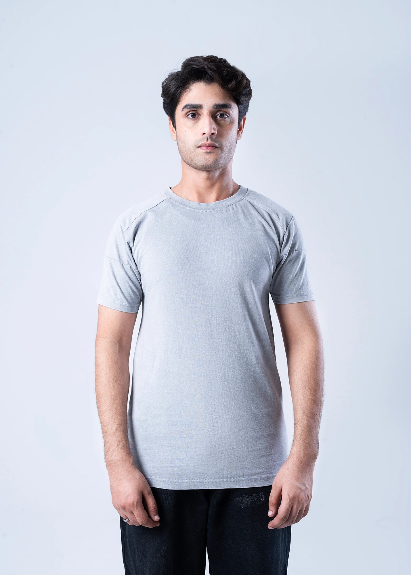 Men's light grey crew-neck t-shirt, short sleeves; relaxed fit