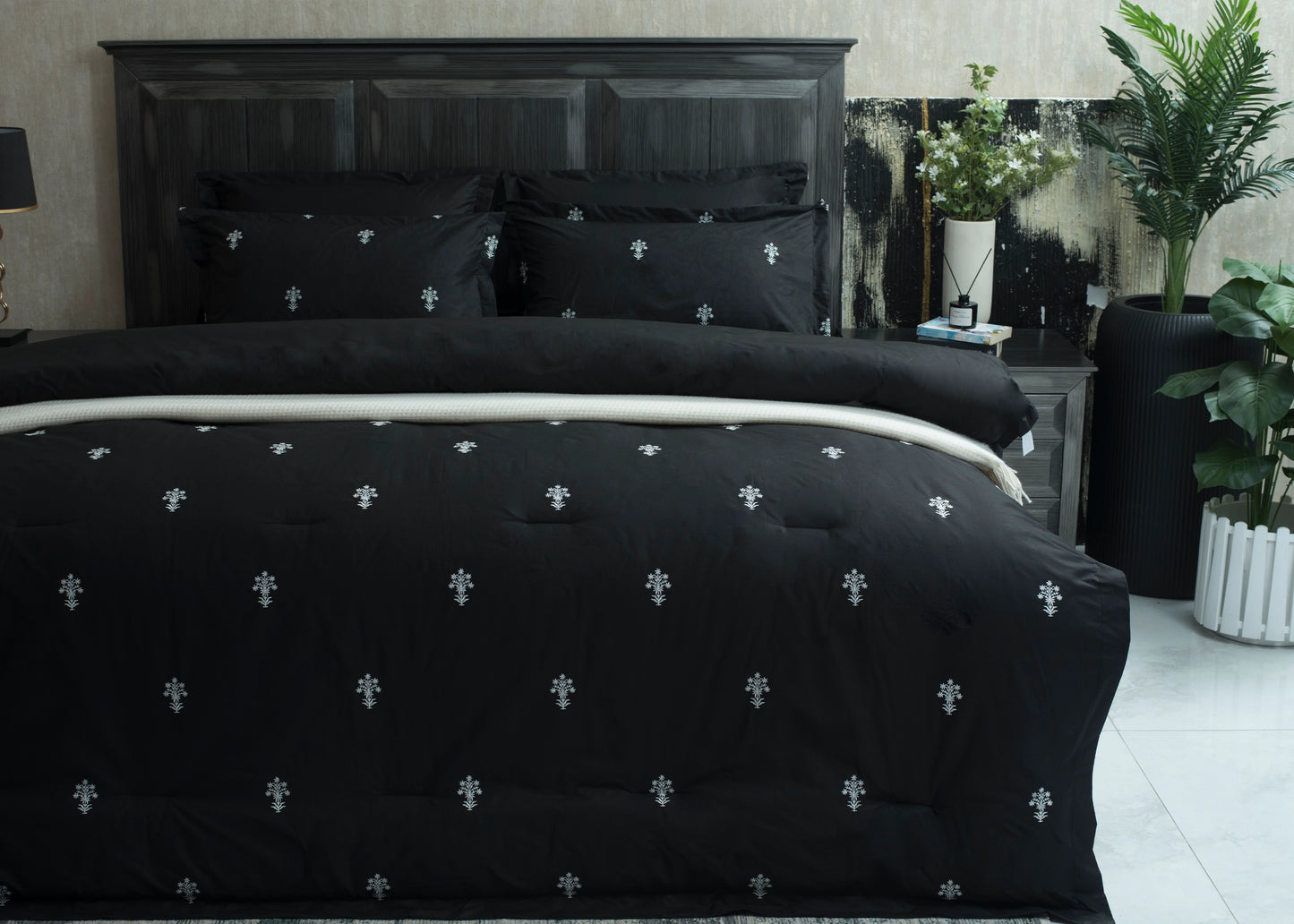 6 PCS COMFORTER SET MONOCHROME-26