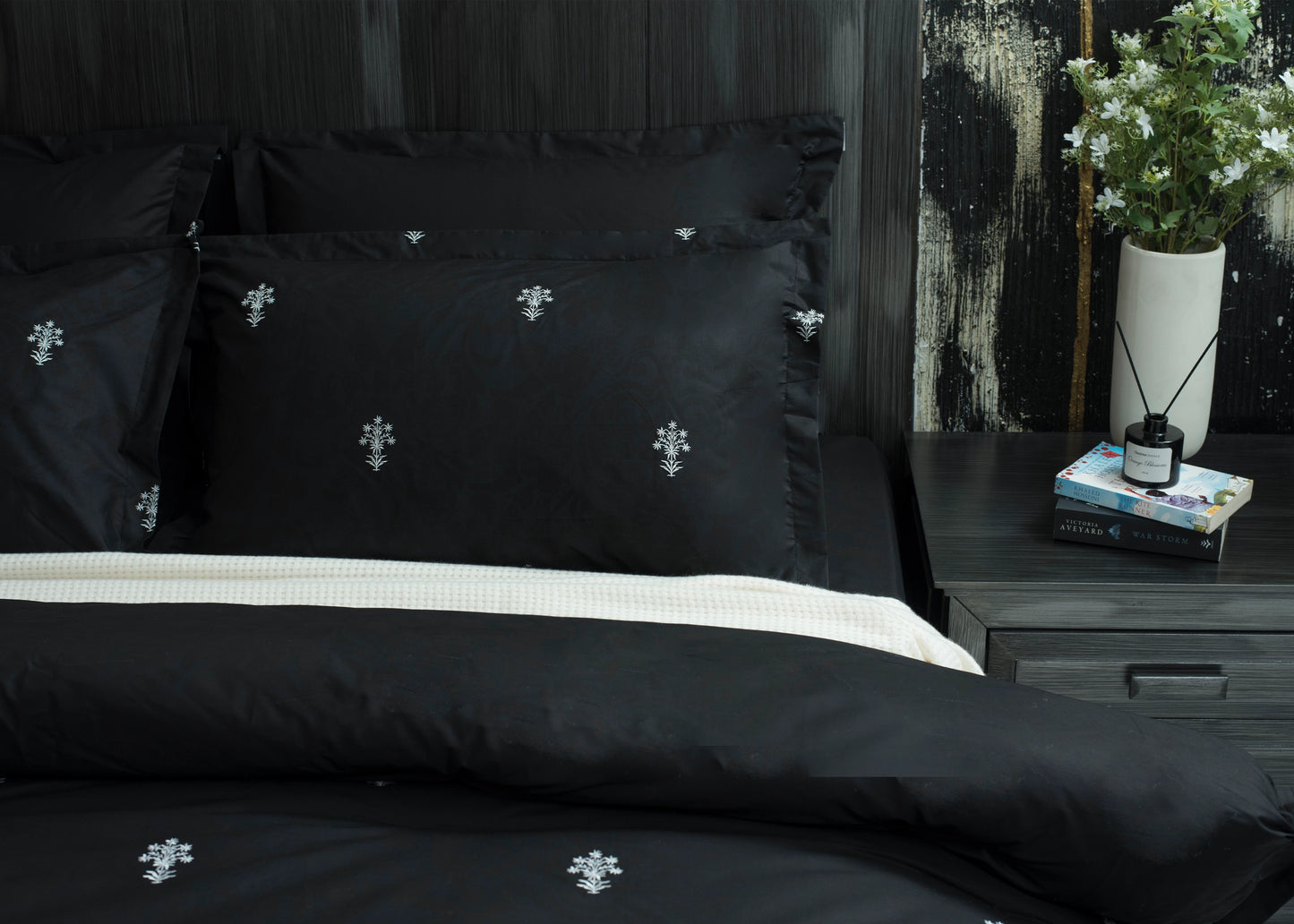 6 PCS COMFORTER SET MONOCHROME-26