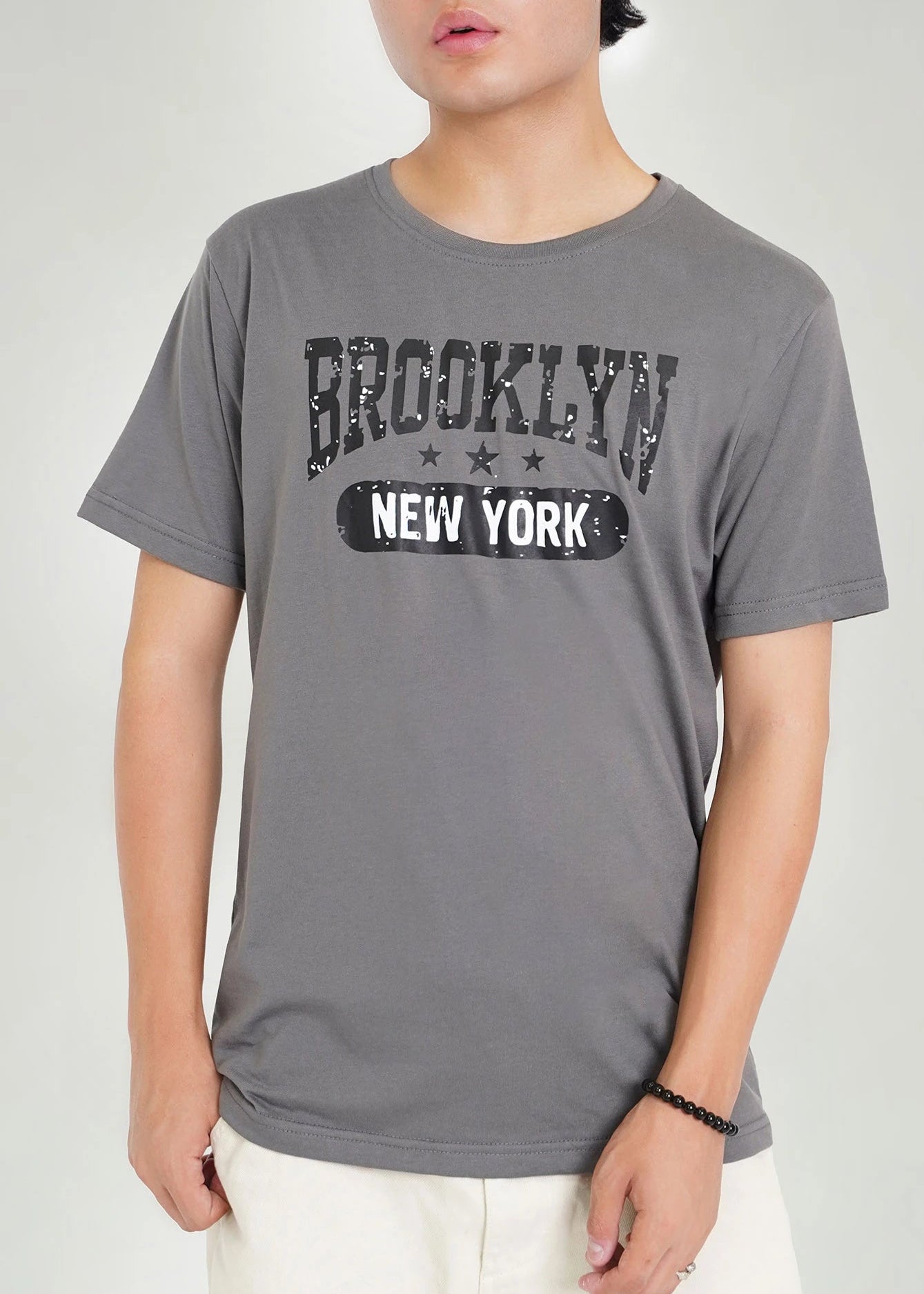 Charcoal round-neck men's t-shirt with 'Brooklyn New York' front graphic