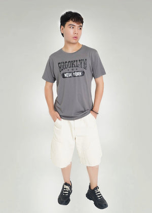 Charcoal round-neck t-shirt with short sleeves and 'Brooklyn New York' logo print