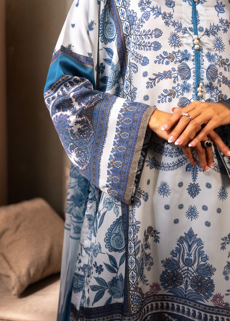 Women's 3-piece printed suit close-up: blue-trimmed long tunic with floral paisley print
