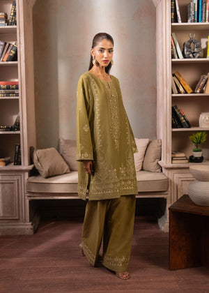 Olive green 2-piece set: embroidered kurta with quarter sleeves and straight matching pants