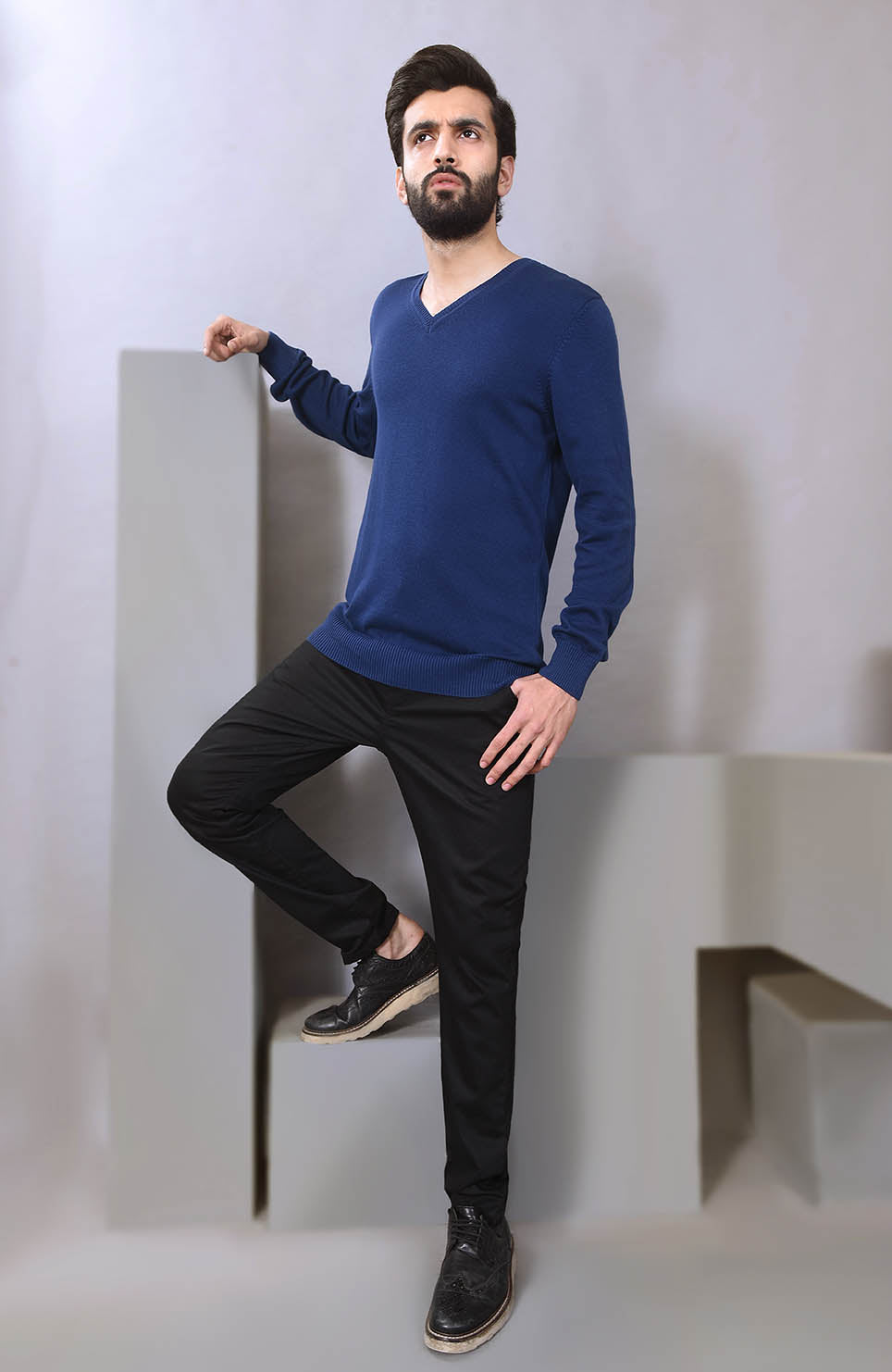 Men's indigo V-neck winter sweater with long sleeves and ribbed cuffs