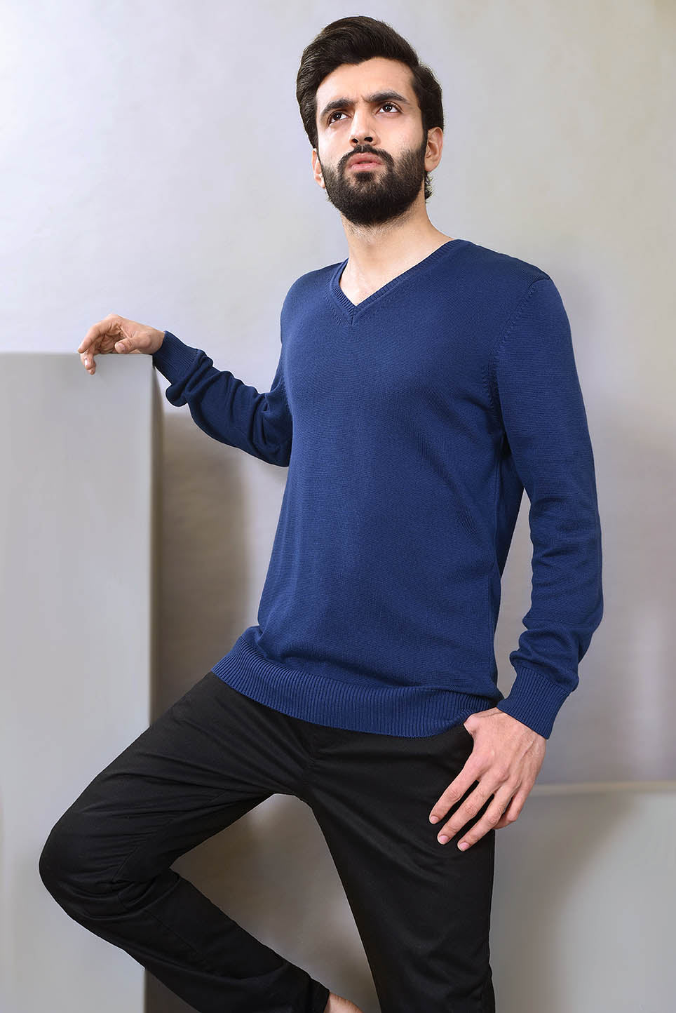 Men's indigo V-neck winter sweater, long sleeves, ribbed hem and cuffs
